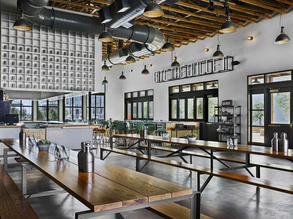 Cavalry Court, By Valencia Hotel Collection College Station Restoran gambar