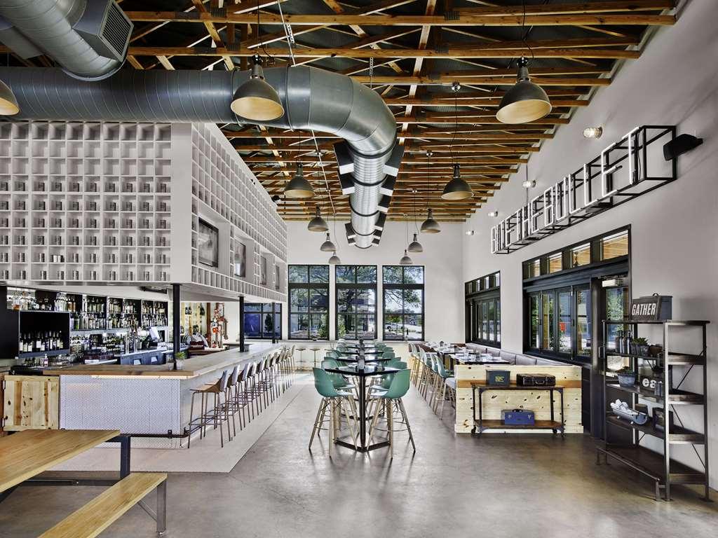 Cavalry Court, By Valencia Hotel Collection College Station Restoran gambar