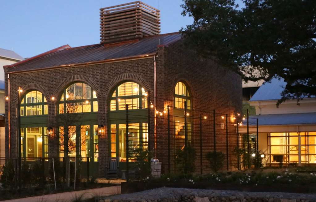 Cavalry Court, By Valencia Hotel Collection College Station Luaran gambar