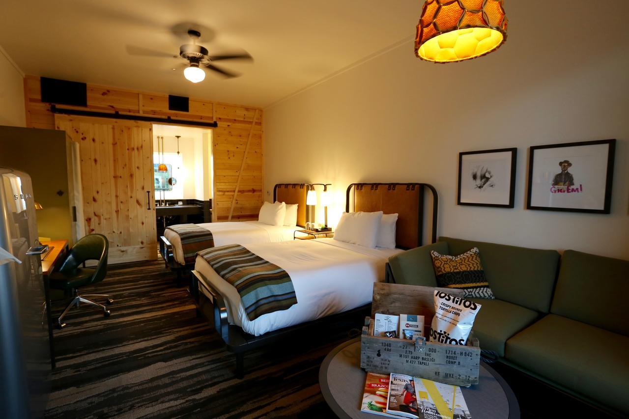 Cavalry Court, By Valencia Hotel Collection College Station Luaran gambar