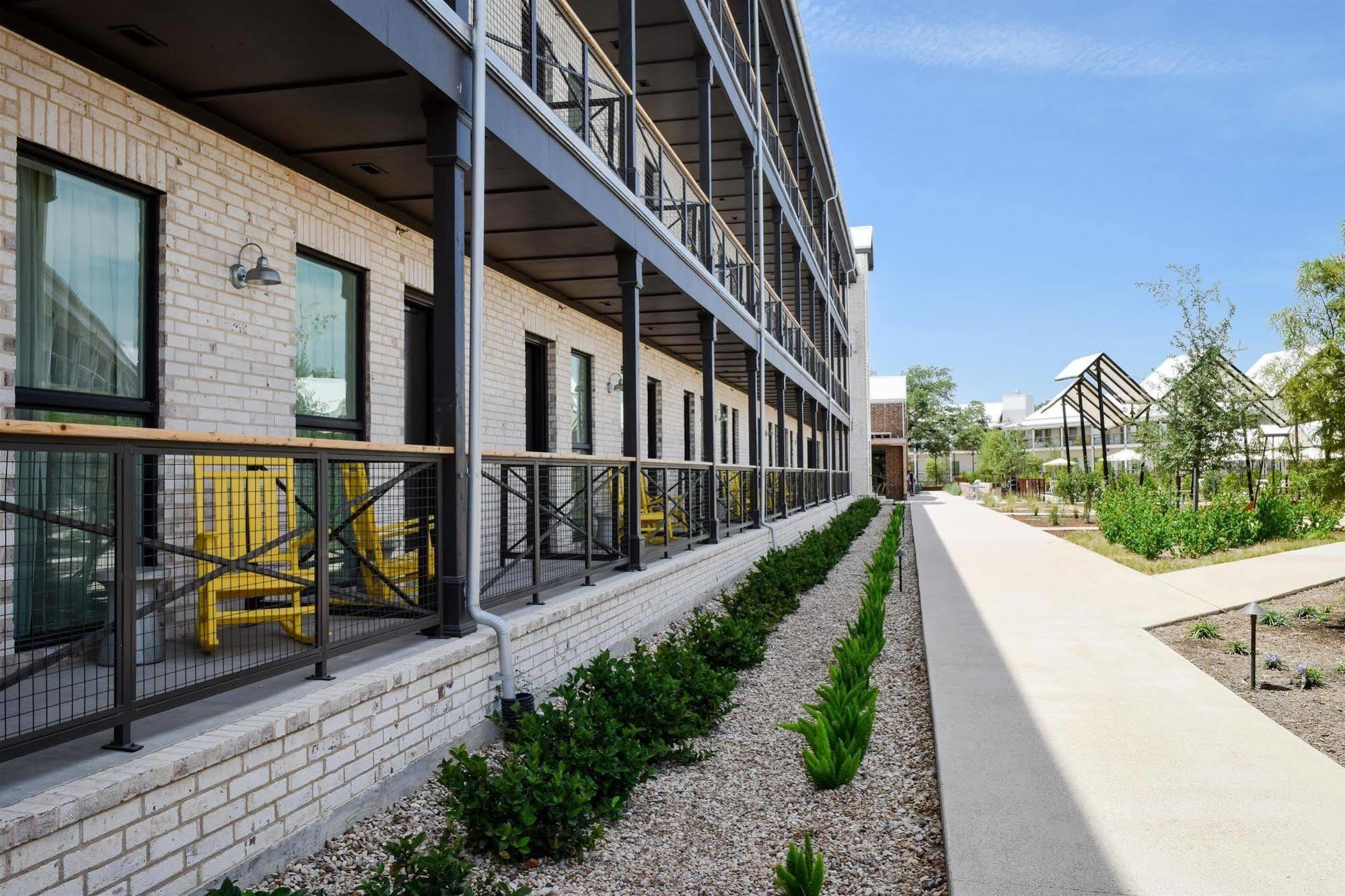 Cavalry Court, By Valencia Hotel Collection College Station Luaran gambar