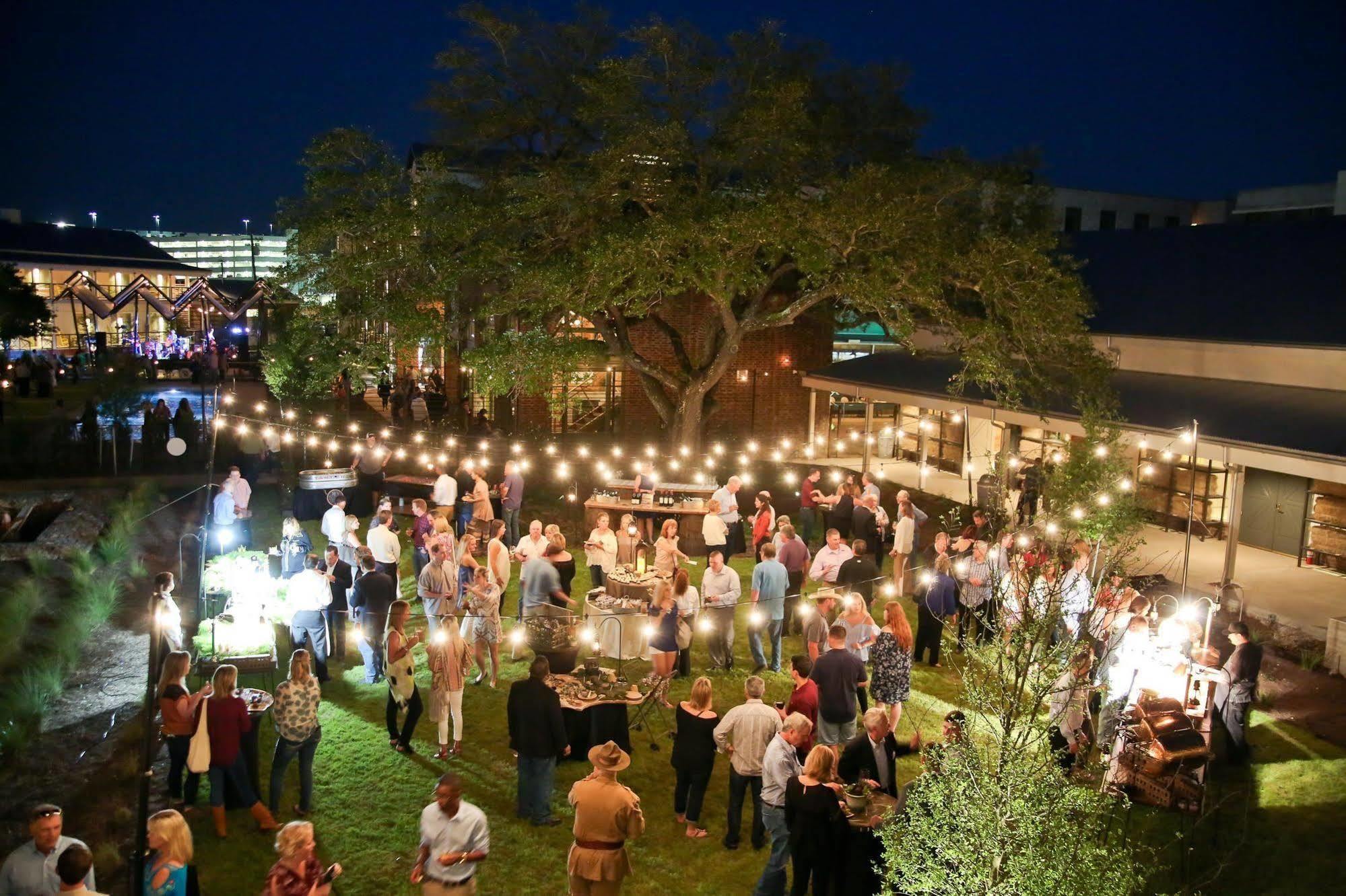 Cavalry Court, By Valencia Hotel Collection College Station Luaran gambar