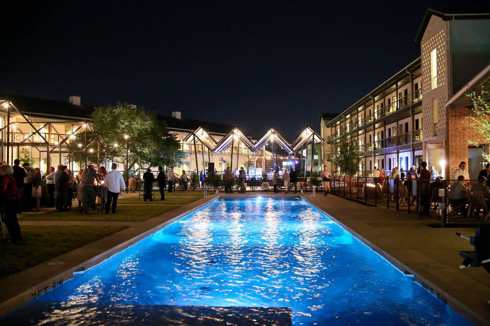 Cavalry Court, By Valencia Hotel Collection College Station Luaran gambar