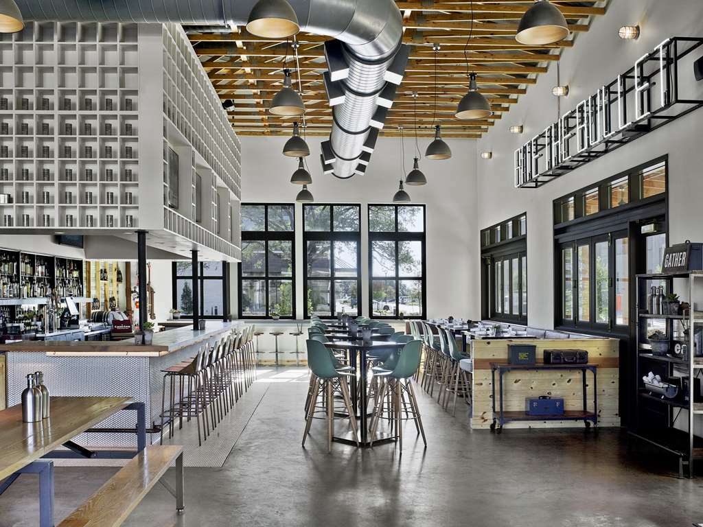 Cavalry Court, By Valencia Hotel Collection College Station Restoran gambar